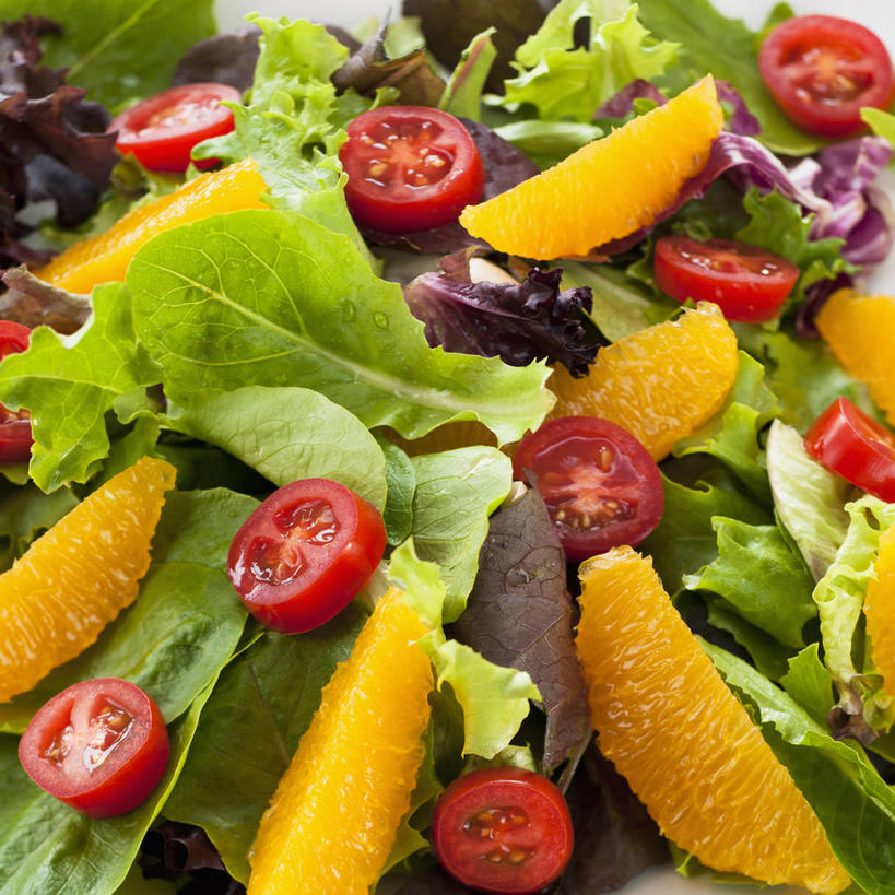 无人,方图,俯视,室内,特写,白天,蔬菜,西红柿,小番茄,水果,一堆,阴影,堆叠,堆积,新鲜,反射,影子,生菜,莴苣,生食,沙拉,食品,果实,色拉,沙律,食物,摄影,有机食品,绿色食品,影棚,色拉酱,堆,甜橙,千岛酱,春菜,鹅仔菜,莴仔菜,千金菜,叶用莴苣,小西红柿,樱桃小番茄,珍珠小番茄,橙子,橙,樱桃番茄,圣女果,番茄,彩图,高角度拍摄,影棚拍摄,拍摄,鹄壳,黄橙,黄果,金橙,金环,金球,糖橙,蔬果沙拉