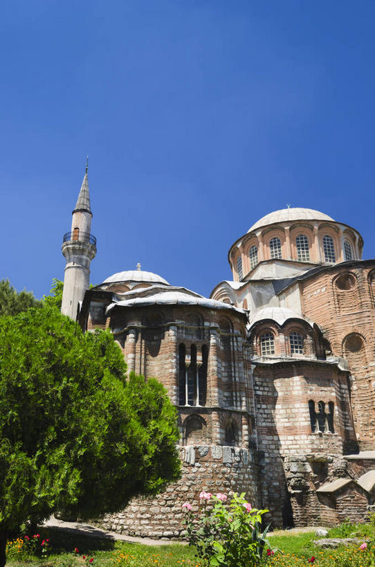 无人,博物馆,竖图,室外,白天,仰视,旅游,度假,名胜古迹,树林,植物,窗户,门,标志建筑,地标,建筑,土耳其,亚洲,阴影,研究,遗迹,光线,影子,墙,首都,教育,古迹,文物,娱乐,建设,古建筑,玻璃窗,墙壁,墙面,树,树木,蓝色,绿色,蓝天,天空,阳光,自然,门框,天,享受,休闲,旅游胜地,放松,生长,晴朗,成长,展览,欣赏,西亚,陈列,古文明,伊斯坦布尔,万里无云,典藏,卡里耶博物馆,晴空,晴空万里,彩图,低角度拍摄,土耳其共和国