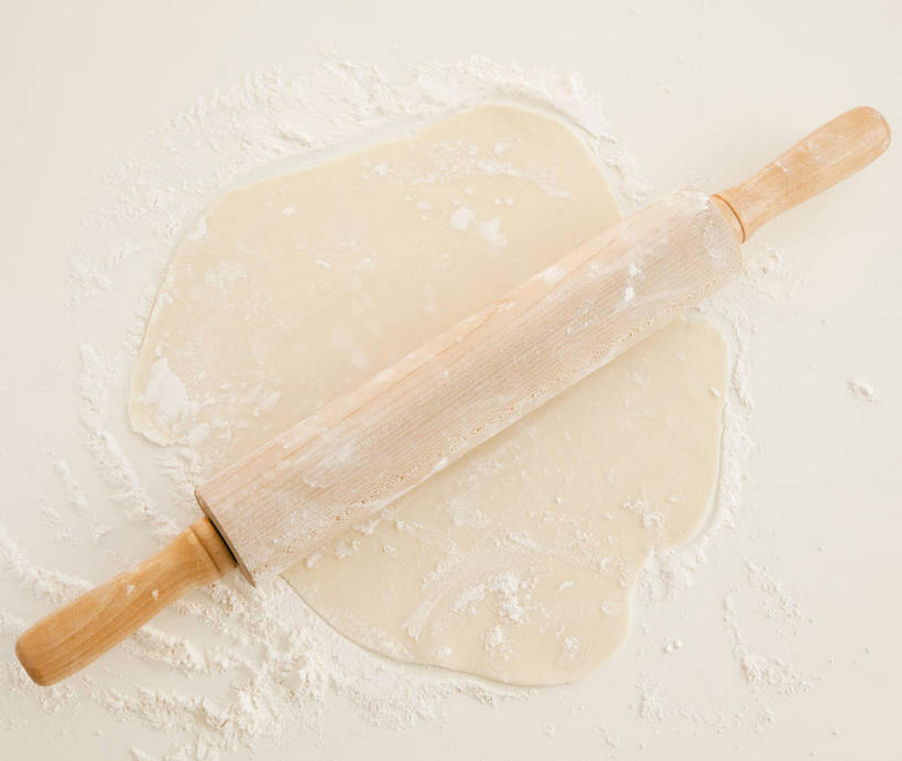 无人,横图,俯视,室内,特写,白天,烹饪,桌面,桌子,厨具,阴影,反射,木制,粉末,擀面杖,影子,面粉,粮食,木制品,粉,农产品,烹饪用具,原材料,粉状,烹调用具,烹调,彩图,高角度拍摄,厨房料理台,料理台