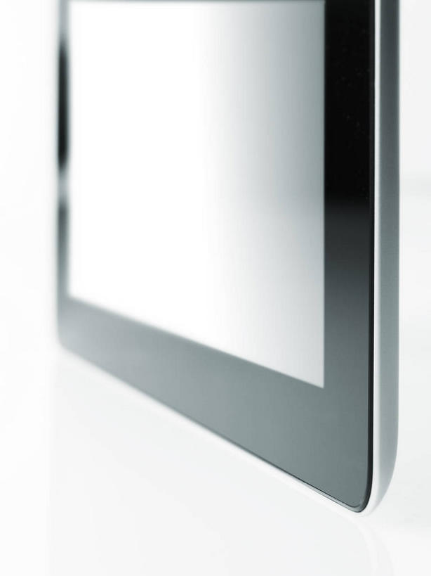 无人,竖图,室内,特写,白天,白色背景,正面,电脑,笔记本电脑,显示器,静物,阴影,朦胧,模糊,反射,网络,屏幕,影子,通讯设备,显示屏,摄影,影棚,一台,无线,通信设备,无线网络,无线上网,便携式电脑,平板电脑,输出设备,手提电脑,彩图,影棚拍摄,拍摄