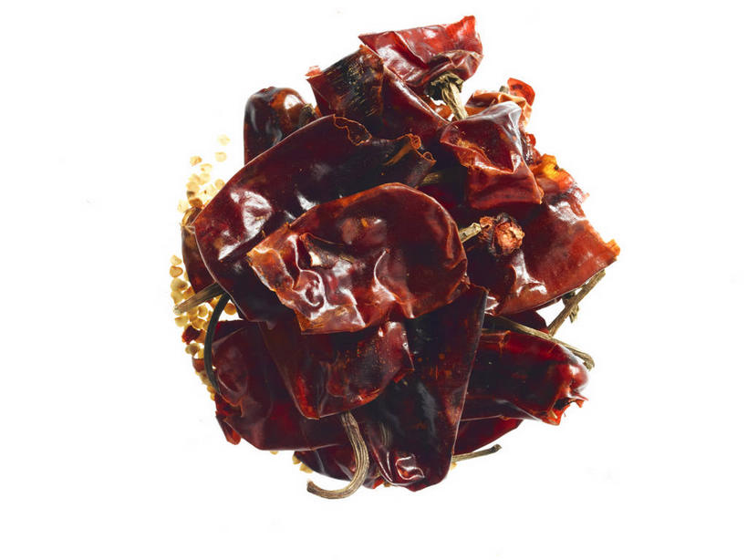 无人,横图,俯视,室内,特写,白天,白色背景,辣椒,一堆,许多,阴影,堆叠,堆积,反射,影子,调料,调味品,调味料,摄影,影棚,堆,干辣椒,脱水,辣角,红海椒,大椒,辣虎,广椒,辣子,红辣椒,海椒,番椒,彩图,高角度拍摄,影棚拍摄,拍摄,干海椒,筒筒辣角