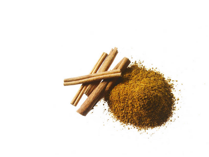 无人,横图,俯视,室内,特写,白天,白色背景,一堆,许多,阴影,堆叠,堆积,反射,粉末,影子,调味,香料,佐料,肉桂,粉,摄影,影棚,堆,肉桂粉,配料,桂皮,作料,官桂,牡桂,筒桂,香桂,玉桂,粉状,粉剂,彩图,高角度拍摄,影棚拍摄,拍摄,玉桂粉