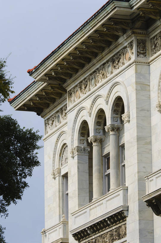 无人,法官,邮局,高楼大厦,竖图,室外,白天,仰视,度假,美景,植物,城市风光,城市,大厦,建筑,摩天大楼,美国,阴影,光线,影子,景观,娱乐,树,树木,蓝色,绿色,蓝天,天空,阳光,自然,楼宇,天,享受,休闲,景色,放松,生长,晴朗,成长,北美,北美洲,美洲,佐治亚州,万里无云,萨凡纳,佐治亚,乔治亚州,南方帝国州,北亚美利加洲,亚美利加洲,萨瓦纳,萨王纳,晴空,晴空万里,彩图,低角度拍摄,大楼,高层建筑,高楼,摩天楼,邮电局,邮政局,判事,推事