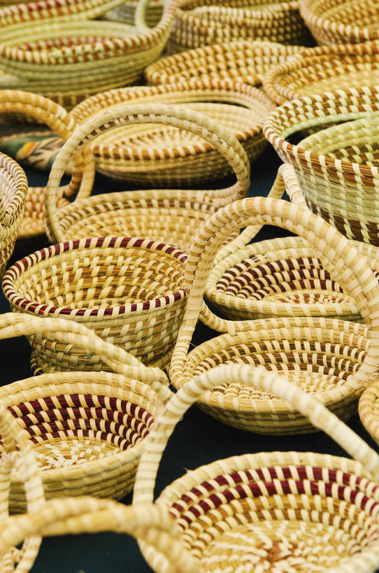 无人,交叉,竖图,俯视,室外,特写,白天,购物,消费,竹子,静物,美国,许多,竹制,编织,篮子,集市,市场,很多,竹篮,金融,竹条,交织,北美,竹制品,北美洲,美洲,选购,贸易,查尔斯顿,南卡罗来纳州,北亚美利加洲,亚美利加洲,南卡罗来纳,扇榈之州,矮棕榈之州,穿插,彩图,高角度拍摄