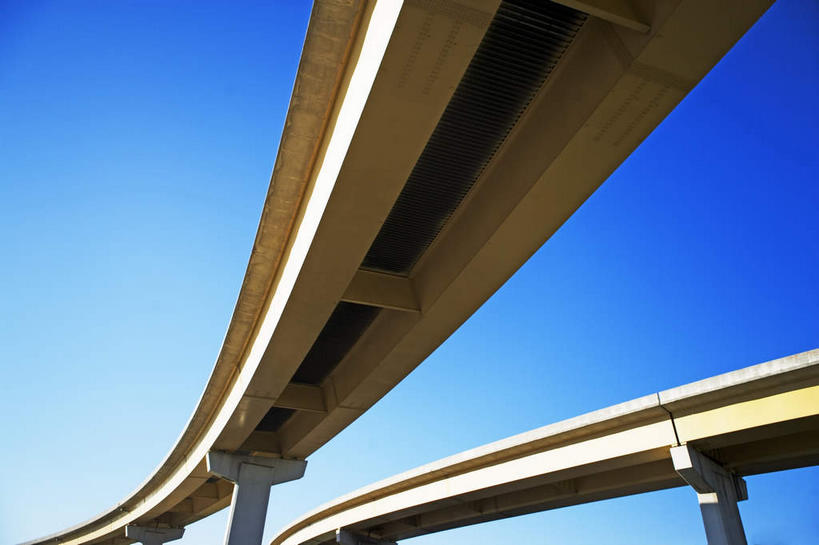 无人,横图,室外,白天,仰视,度假,美景,城市风光,城市,道路,路,公路,阴影,光线,影子,景观,高架,交通,娱乐,蓝色,蓝天,天空,阳光,天,享受,休闲,景色,放松,晴朗,高架桥,高架道路,跨线桥,万里无云,晴空,晴空万里,彩图,低角度拍摄