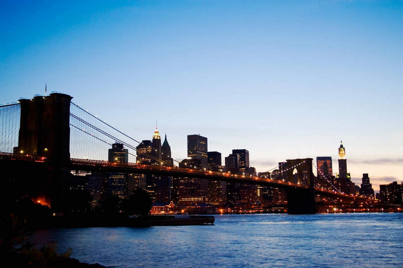 无人,高楼大厦,横图,室外,白天,仰视,度假,河流,美景,日落,水,城市风光,标志建筑,城市,大桥,大厦,地标,建筑,摩天大楼,桥梁,纽约,美国,河水,景观,水流,晚霞,霞光,落日,布鲁克林大桥,建筑群,桥,曼哈顿,娱乐,建设,黄昏,享受,休闲,钢索,景色,彩霞,放松,吊桥,北美,北美洲,美洲,纽约州,布鲁克林桥,帝国之州,帝国州,北亚美利加洲,亚美利加洲,石桥墩,夕照,夕阳,彩图,低角度拍摄,大楼,高层建筑,高楼,摩天楼,曼哈顿岛,斜阳