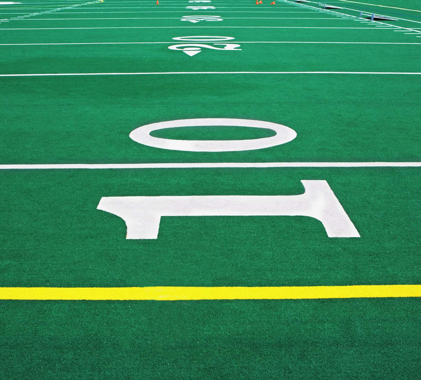 无人,体育馆,运动场,横图,俯视,室外,特写,白天,静物,标志,文字,字符,字母,跑道,标识,体育场,田径场,塑胶跑道,阿拉伯文,运动馆,阿拉伯语,阿拉伯字母,彩图,高角度拍摄,全天候田径运动跑道