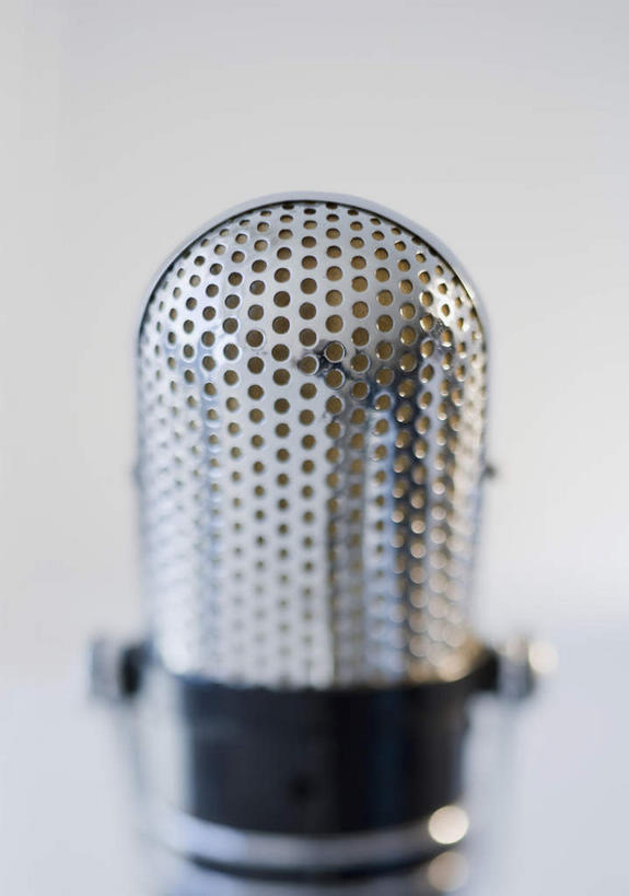 无人,竖图,室内,特写,白天,白色背景,正面,静物,朦胧,模糊,一个,话筒,摄影,影棚,单个,麦克风,扩音器,传声器,微音器,彩图,影棚拍摄,拍摄