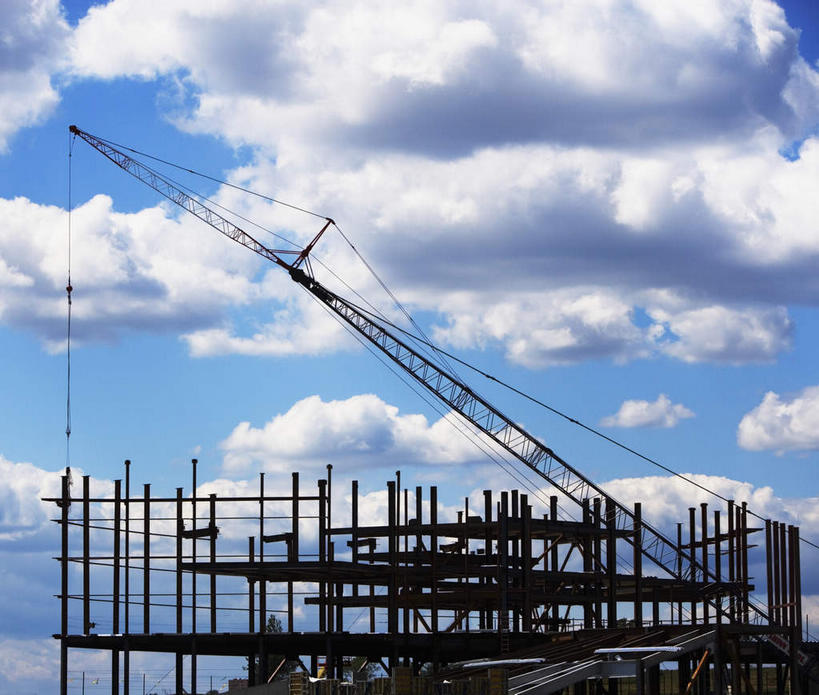 无人,横图,室外,白天,仰视,技术,建筑,阴影,光线,影子,支架,云,云朵,云彩,设备,架子,脚手架,施工,蓝色,白云,蓝天,天空,阳光,建筑工地,天,机械,起重机,晴朗,支撑,固定,工程,地盘,建筑地盘,施工地盘,晴空,彩图,低角度拍摄,工地,稳固