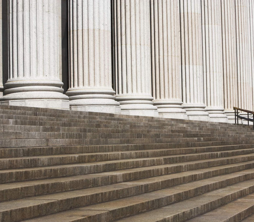 无人,栏杆,横图,室外,白天,正面,楼梯,一排,整齐,并列,并排,扶手,柱子,阶梯,护栏,台阶,排列,队列,平行,彩图