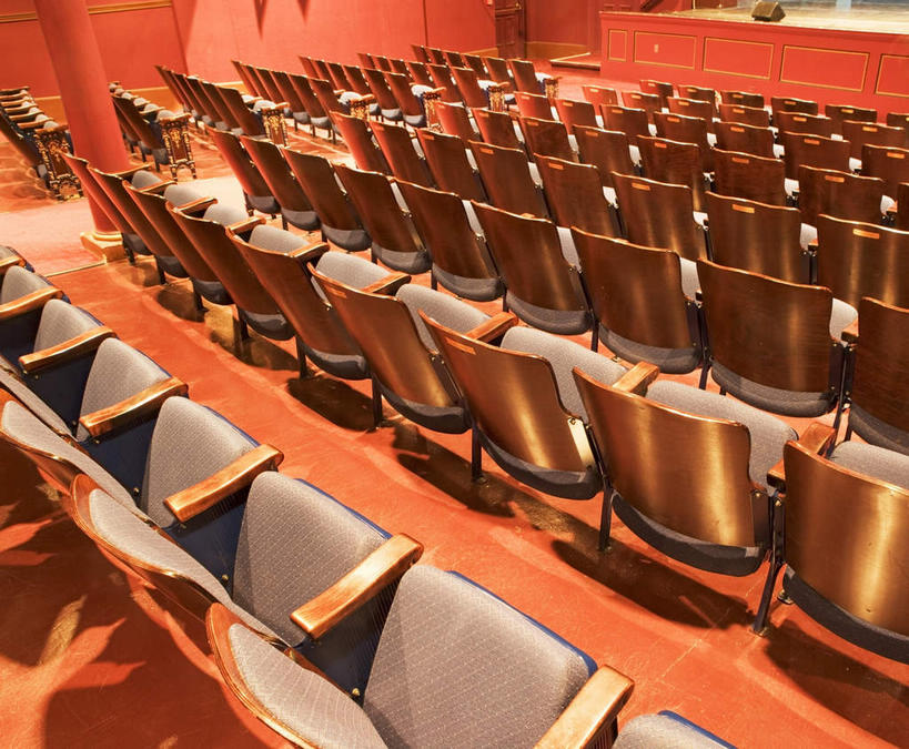 无人,横图,室内,白天,正面,剧院,椅子,一排,许多,阴影,整齐,反射,影子,墙,走道,走廊,过道,墙壁,墙面,排列,红色,队列,彩图,剧场