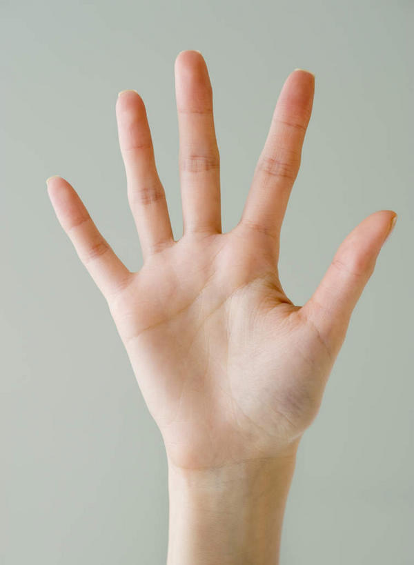 西方人,手,一个人,竖图,室内,特写,白天,正面,欧洲,欧洲人,仅一个年轻女性,仅一个女性,仅一个人,灰色背景,手部,摄影,影棚,单手,张开五指,年轻女性,女人,女性,白种人,半身,彩图,影棚拍摄,拍摄,五指张开