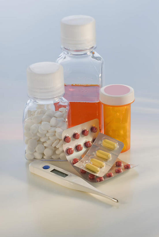 无人,竖图,室内,特写,白天,白色背景,正面,安全,生活用品,静物,阴影,反射,医学,测量,器材,温度计,药剂,药丸,影子,防护,显示屏,药片,玻璃制品,玻璃瓶,瓶子,体温计,药品,治疗,摄影,影棚,保护,快速,药物,温度,感冒,医疗,卫生,准确,体温,精度,精准,发烧,电子温度计,保险,预防,电子体温计,流感,物理,感温头,温度传感器,读数,快捷,医用温度计,量温棒,热电偶,平安,彩图,影棚拍摄,拍摄