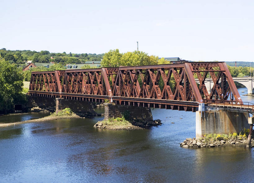 无人,横图,室外,白天,正面,旅游,度假,河流,美景,水,植物,城市,大桥,立交桥,桥梁,美国,阴影,光线,影子,河水,景观,水流,高架,斜拉桥,桥,娱乐,树,树木,蓝色,绿色,蓝天,天空,阳光,自然,天,享受,休闲,景色,放松,生长,晴朗,成长,北美,北美洲,自然风光,美洲,万里无云,首府,北亚美利加洲,亚美利加洲,康涅狄格,康涅狄格州,宪法之州,豆蔻之州,哈特福德,晴空,晴空万里,彩图