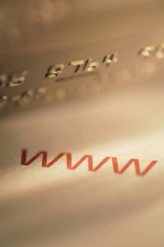 无人,竖图,俯视,室内,特写,白天,购物,消费,一排,朦胧,模糊,整齐,网络,英文,标志,文字,字符,字母,标识,排列,三个,橙色,金融,摄影,影棚,英文字母,队列,网购,选购,贸易,血拼,彩图,高角度拍摄,影棚拍摄,拍摄