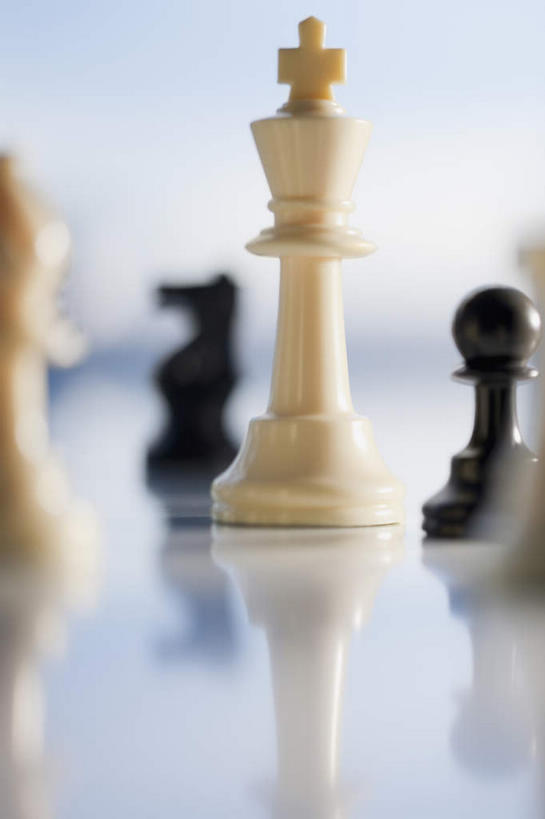 无人,竖图,室内,特写,白天,正面,游戏,快乐,比赛,竞争,马,静物,许多,阴影,朦胧,模糊,反射,影子,玩,娱乐,骑士,象棋,休闲,棋子,棋盘,国际象棋,益智,活动,国王,发泄,消遣,智力,宣泄,玩耍,嬉戏,彩图,兵,近卫军,王