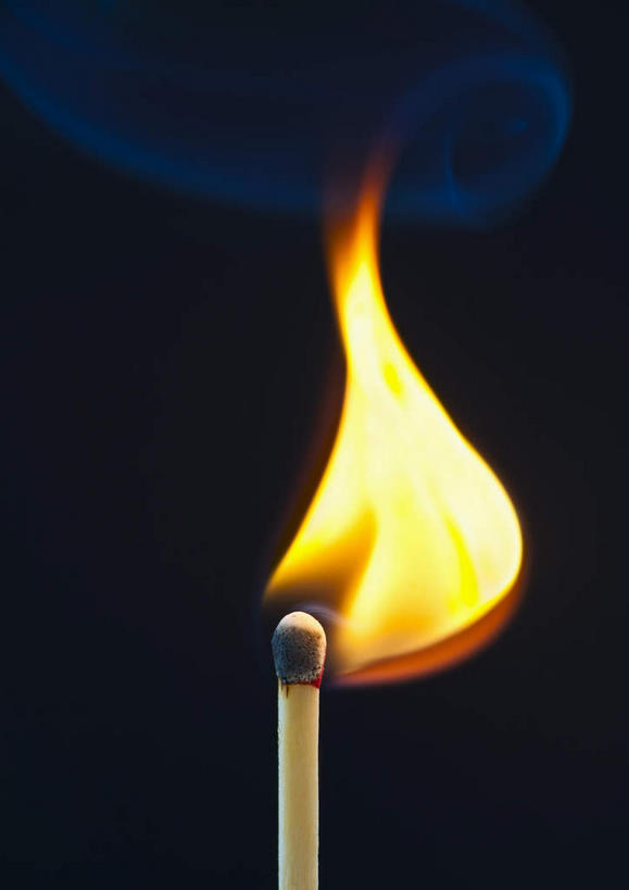 无人,竖图,室内,特写,白天,正面,热情,火,黑色背景,火柴,火焰,燃烧,摄影,影棚,洋火,火柴梗,取火工具,彩图,影棚拍摄,拍摄