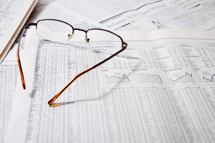 无人,横图,俯视,室内,特写,白天,阅读,静物,报纸,学习,阴影,反射,材料,档案,文件,眼镜,影子,纸,手稿,资料,看,浏览,证明,文档,近视眼镜,彩图,高角度拍摄