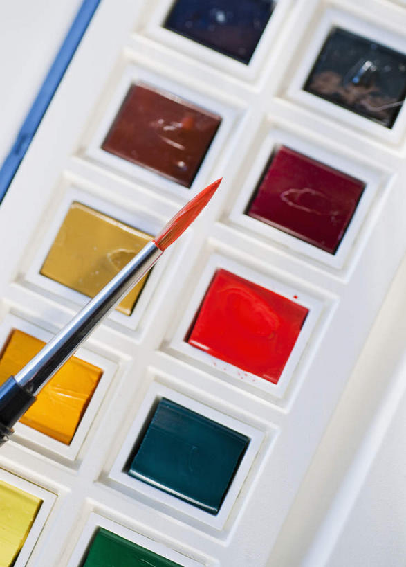 无人,竖图,俯视,彩色,室内,特写,白天,桌面,桌子,静物,阴影,反射,木制,笔,材料,影子,塑料,办公用品,文具,画笔,木制品,塑料制品,学习用品,五颜六色,调色盘,保护,文具用品,涂料,色彩斑斓,一支,调色板,五彩缤纷,五彩斑斓,五光十色,画具,彩图,高角度拍摄