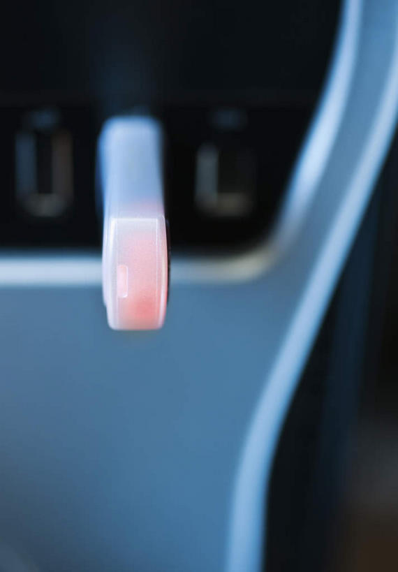 无人,竖图,俯视,室内,特写,白天,数据,静物,朦胧,模糊,信息,存储介质,摄影,影棚,存储,u盘,优盘,USB闪存盘,闪存盘,闪存,可移动存储设备,移动存储,彩图,高角度拍摄,影棚拍摄,拍摄