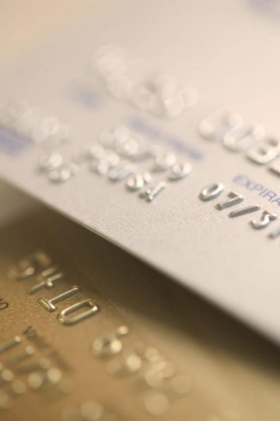 无人,竖图,俯视,室内,特写,白天,信用卡,静物,朦胧,模糊,标志,数字,文字,字符,标识,卡,储蓄卡,阿拉伯数字,银行卡,彩图,高角度拍摄