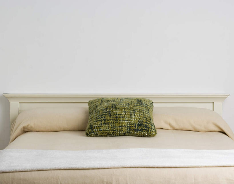 无人,横图,俯视,室内,白天,床,靠垫,卧室,静物,阴影,整齐,反射,影子,双人床,床单,靠枕,被子,白色,垫子,枕头,整洁,被单,参差,划一,彩图,高角度拍摄,睡房,卧房