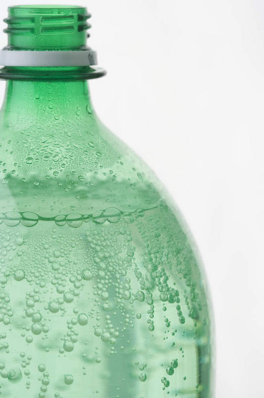 无人,竖图,室内,特写,白天,白色背景,正面,朦胧,模糊,饮品,饮料,一个,绿色,瓶子,塑料制品,塑料瓶,摄影,影棚,单个,苏打水,一瓶,可口,适口,彩图,影棚拍摄,拍摄