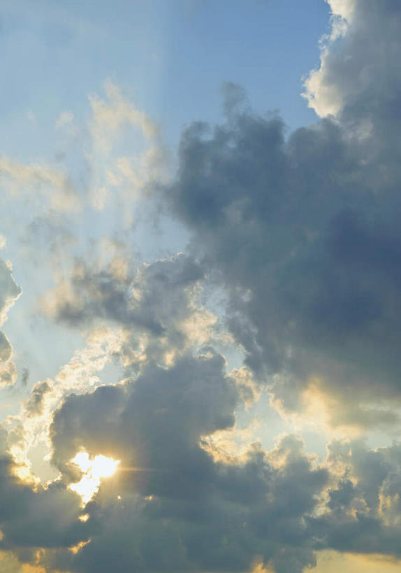 无人,竖图,室外,特写,白天,仰视,美景,日落,阴影,光线,影子,景观,晚霞,乌云,霞光,落日,阳光,自然,黄昏,景色,彩霞,自然风光,夕照,夕阳,彩图,低角度拍摄,眩光,斜阳