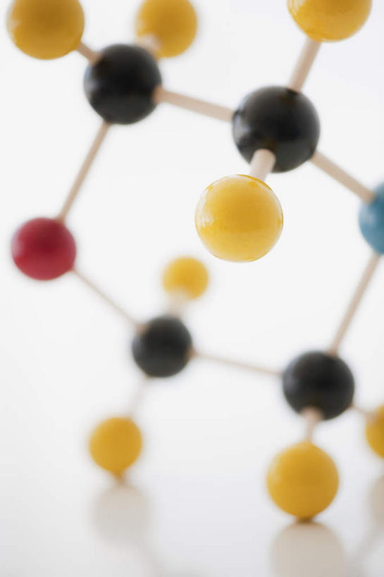 无人,竖图,室内,特写,白天,白色背景,正面,分子,静物,阴影,朦胧,模糊,反射,化学,影子,一个,黄色,红色,黑色,摄影,影棚,单个,分子结构,原子,粒子,分子几何,分子立体结构,分子形状,彩图,影棚拍摄,拍摄