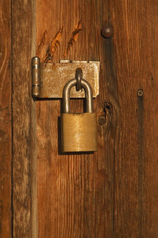 无人,竖图,室内,特写,白天,正面,安全,门,静物,木制,防护,锁,木制品,门框,保护,挂锁,保险,私密,保全,周全,安稳,安定,防盗,平安,彩图