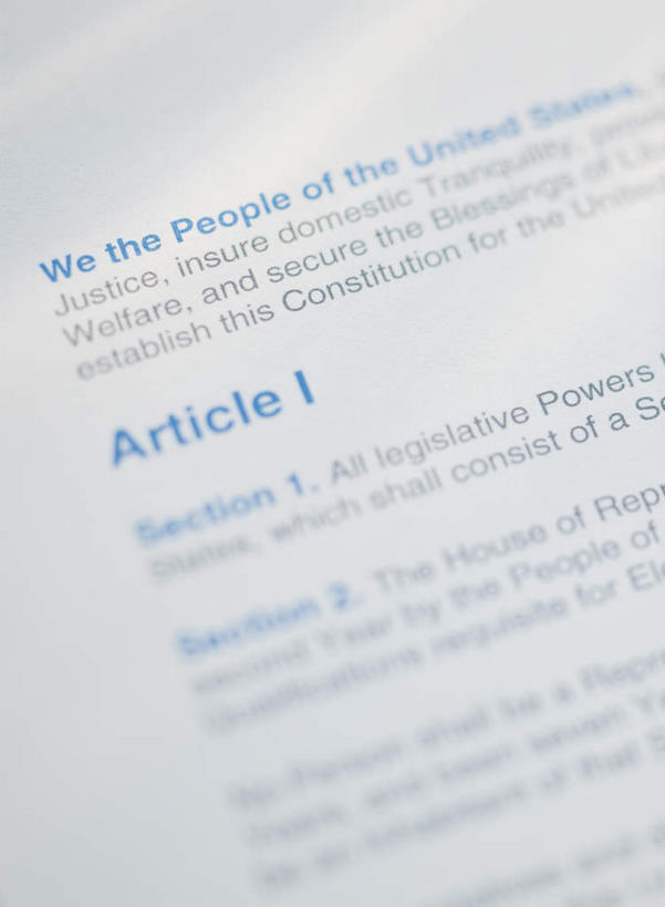 无人,竖图,俯视,室内,特写,白天,静物,朦胧,模糊,英文,标志,材料,档案,文件,文字,纸,字符,字母,标识,蓝色,黑色,手稿,资料,摄影,影棚,英文字母,公文,证明,文档,独立宣言,彩图,高角度拍摄,影棚拍摄,拍摄,美国独立宣言,文献,文书