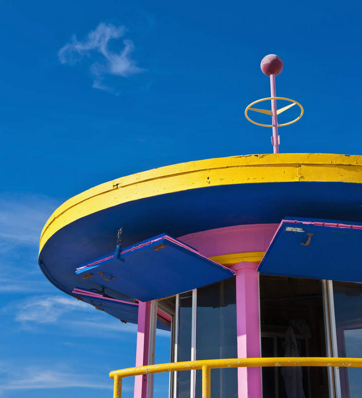 无人,栏杆,竖图,室外,白天,仰视,度假,美景,天花板,城市风光,城市,车站,美国,阴影,光线,扶手,影子,景观,云,云朵,站台,云彩,娱乐,护栏,月台,蓝色,白云,蓝天,天空,阳光,天,享受,休闲,景色,放松,晴朗,北美,北美洲,美洲,佛罗里达,佛罗里达州,迈阿密,佛州,阳光州,迈阿密海滩,北亚美利加洲,亚美利加洲,棕榈海滩,晴空,彩图,低角度拍摄,棕榈滩