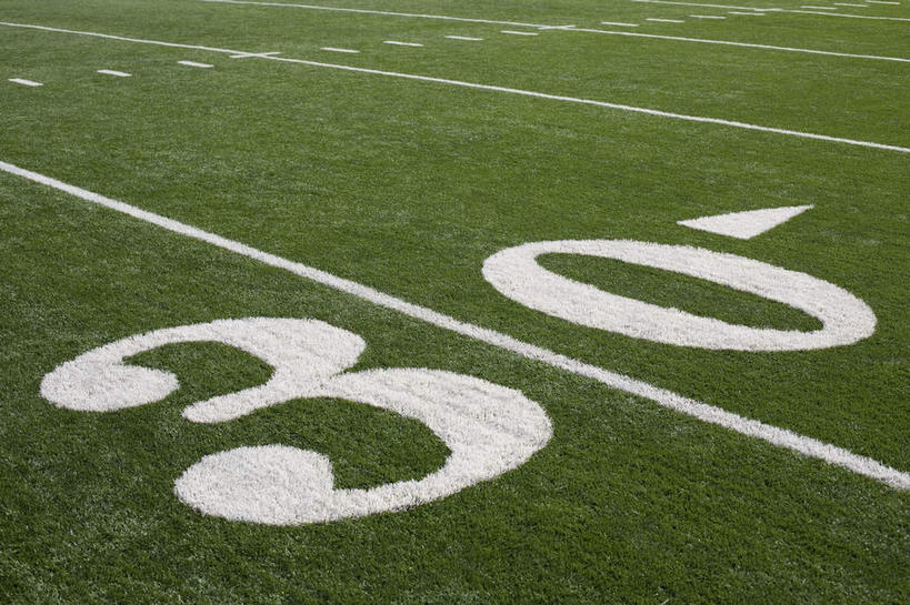 无人,体育馆,运动场,横图,俯视,室外,特写,白天,锻炼,成功,运动,合作,团队,信心,竞争,橄榄球,草地,草坪,植物,标志,数字,文字,字符,速度,标识,运动器械,体育场,队伍,草,绿色,健身器械,力量,平衡,阿拉伯数字,协调,成就,健身器材,灵敏,合伙,柔韧,运动馆,美式橄榄球,耐力,体育,美式足球,彩图,高角度拍摄,健身,运动器材