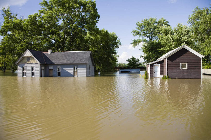 无人,家,横图,室外,白天,正面,度假,湖,湖泊,美景,树林,水,植物,城市风光,城市,美国,房屋,屋子,湖面,景观,水流,水面,云,云朵,公寓,云彩,娱乐,洋房,楼房,住宅,树,树木,蓝色,绿色,白云,蓝天,天空,自然,湖水,天,享受,休闲,景色,放松,生长,晴朗,成长,北美,北美洲,灾难,美洲,北亚美利加洲,亚美利加洲,密苏里,密苏里州,索证之州,劫难,磨难,灾祸,晴空,彩图,房子,水患,水灾,灾害