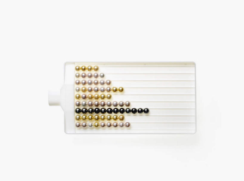 无人,横图,俯视,室内,特写,白天,白色背景,幸福,纯洁,静物,餐具,阴影,反射,碟子,盘,影子,珍珠,排列,盘子,碟,健康,摄影,影棚,贵重,珍贵,富有,摆列,宝贵,有机宝石,黑珍珠,彩图,高角度拍摄,影棚拍摄,拍摄,布列,分列