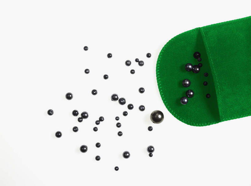 无人,横图,俯视,室内,特写,白天,白色背景,购物,幸福,纯洁,消费,静物,袋子,许多,阴影,环保,散落,反射,包装袋,影子,珍珠,购物袋,绿色,环保袋,健康,金融,摄影,影棚,能源,回收,贵重,资源,珍贵,富有,购买,贸易,利用,低碳,循环,持续,宝贵,有机宝石,黑珍珠,彩图,高角度拍摄,影棚拍摄,拍摄