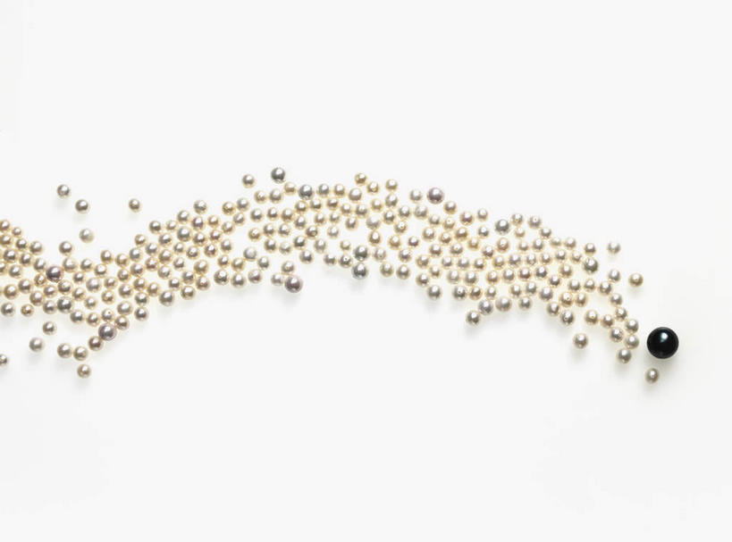 无人,横图,俯视,室内,特写,白天,白色背景,幸福,纯洁,静物,许多,阴影,曲折,弯曲,反射,影子,珍珠,排列,健康,摄影,蜿蜒,影棚,贵重,珍贵,富有,摆列,宝贵,有机宝石,黑珍珠,彩图,高角度拍摄,影棚拍摄,拍摄,布列,分列