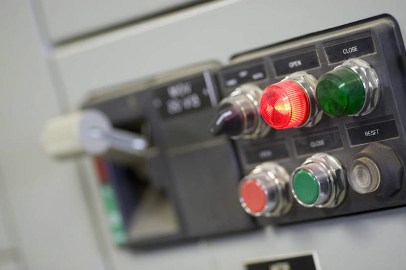 无人,横图,室内,特写,白天,正面,节能,安全,零件,电路,静物,照明,关闭,阴影,环保,朦胧,模糊,反射,灯泡,影子,防护,开关,灯,节能灯,按钮,灯具,打开,能源,保护,照亮,开启,保险丝,保险,低碳,照明工具,保全,周全,安稳,安定,荧光灯,闭合,电流保险丝,熔断器,平安,彩图