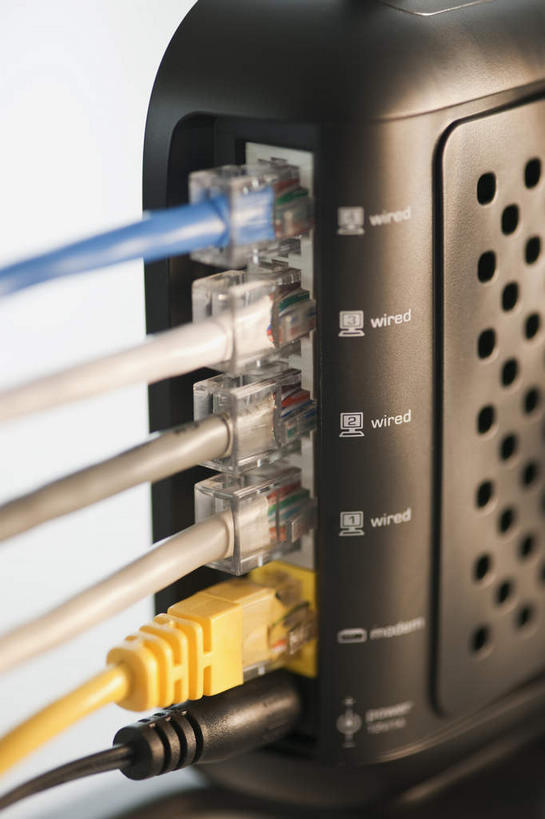 无人,竖图,室内,特写,白天,白色背景,正面,通讯,数据,科技,静物,一排,许多,阴影,整齐,反射,传输,网络,信息,影子,通讯设备,排列,通信,创意,摄影,影棚,网线,队列,通信设备,水晶头,路由器,线缆,彩图,影棚拍摄,拍摄,网关设备