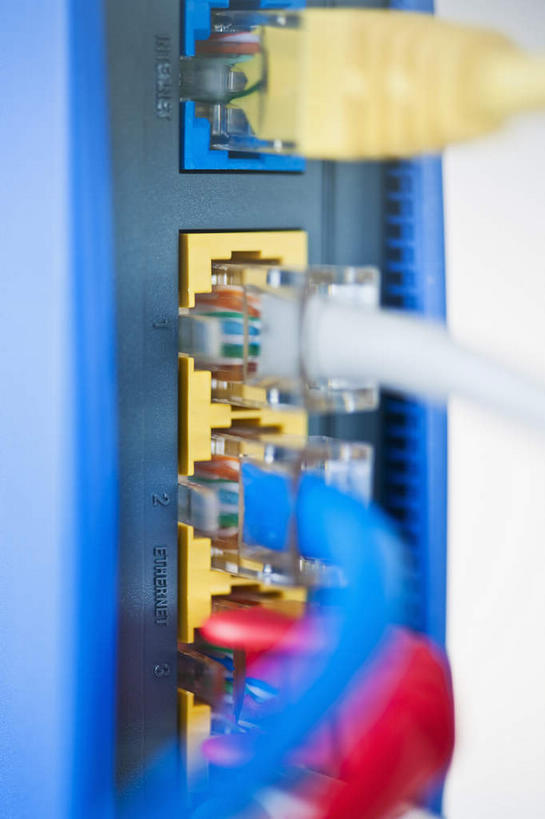 无人,竖图,室内,特写,白天,白色背景,正面,通讯,数据,天线,科技,静物,一排,许多,阴影,朦胧,模糊,整齐,反射,传输,网络,信息,影子,通讯设备,排列,通信,创意,摄影,影棚,网线,队列,通信设备,水晶头,路由器,线缆,彩图,影棚拍摄,拍摄,网关设备