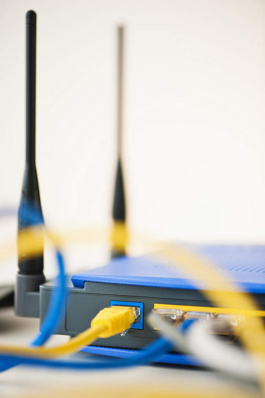 无人,竖图,室内,特写,白天,白色背景,正面,通讯,数据,天线,科技,静物,一排,许多,阴影,朦胧,模糊,整齐,反射,传输,网络,信息,影子,通讯设备,排列,通信,创意,摄影,影棚,网线,队列,通信设备,水晶头,路由器,线缆,彩图,影棚拍摄,拍摄,网关设备