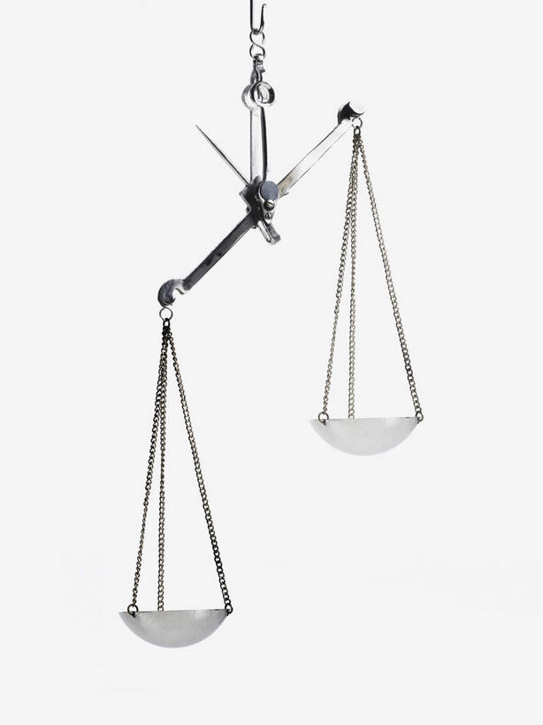 无人,竖图,室内,特写,白天,白色背景,正面,实验,仪器,静物,阴影,研究,反射,分析,化学,测试,影子,一个,平衡,摄影,影棚,单个,衡量,计量,试验耗材,实验用品,托盘天平,秤,天平称,天平秤,彩图,影棚拍摄,拍摄