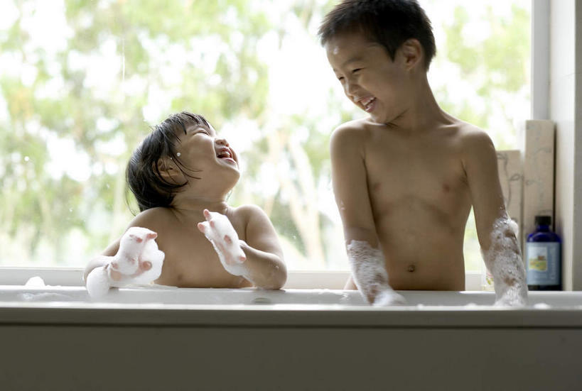 东方人,儿童,两个人,站,笑,微笑,露齿笑,横图,室内,白天,正面,幸福,纯洁,森林,树林,植物,亚洲,朦胧,模糊,黄种人,刺激,树,树木,小孩,绿色,自然,泡泡,站着,可爱,童年,童趣,生长,成长,愉悦,童真,烂漫,无邪,天真,男孩,男人,男性,女孩,女人,女性,亚洲人,站立,半身,彩图,欢乐,男生,女生