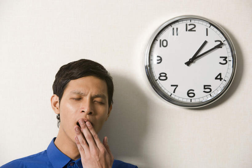 东方人,手,一个人,站,闭眼,横图,室内,特写,白天,正面,衬衫,懒惰,亚洲,仅一个男性,仅一个人,阴影,时间,光线,时钟,影子,灯光,计时,黄种人,仅一个年轻男性,挂钟,钟表,站着,手部,表,哈欠,懈怠,怠惰,懒散,男人,男性,年轻男性,亚洲人,钟,闭眼睛,闭着眼,闭着眼睛,站立,半身,彩图,衬衣