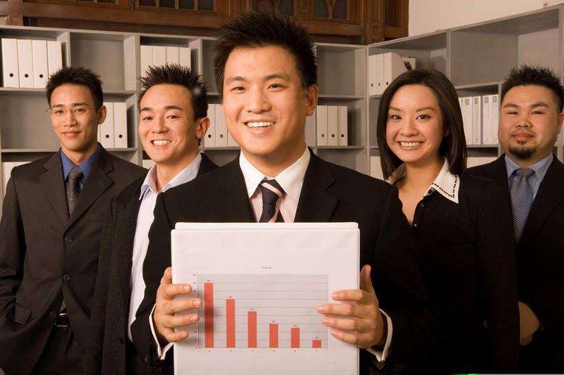 东方人,同事,商务人士,商务男性,商务女性,站,捧,笑,微笑,横图,室内,白天,正面,衬衫,成功,合作,团队,集体,信心,亚洲,五个人,一本,套装,材料,档案,文件,表格,黄种人,队伍,黄色,资料,站着,领导,成就,文档,柱形图,商务装,合伙,领袖,工薪阶层,男人,男性,年轻男性,年轻女性,女人,女性,亚洲人,白领,上班族,端,端着,捧着,手捧,站立,半身,彩图,衬衣