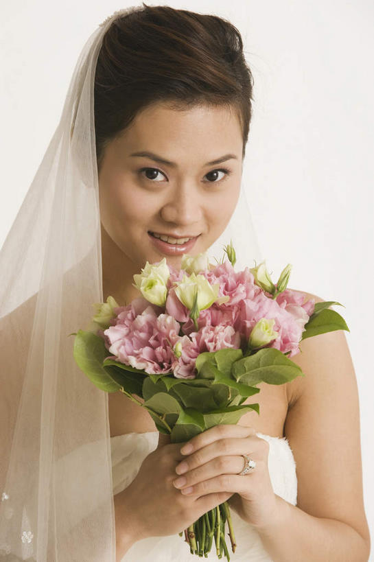 东方人,一个人,站,笑,微笑,竖图,室内,白天,白色背景,正面,婚纱,幸福,亚洲,仅一个年轻女性,仅一个女性,仅一个人,庆祝,捧花,黄种人,花束,站着,摄影,影棚,希望,开端,年轻女性,女人,女性,亚洲人,站立,半身,彩图,影棚拍摄,婚礼服,礼服,拍摄