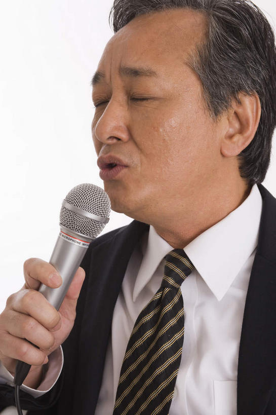 东方人,一个人,商务人士,商务男性,闭眼,竖图,室内,特写,白天,白色背景,正面,衬衫,陶醉,亚洲,仅一个男性,仅一个人,握,套装,黄种人,黑色,话筒,仅一个老年男性,握着,唱歌,摄影,影棚,麦克风,扩音器,商务装,演唱,传声器,歌唱,工薪阶层,微音器,迷恋,老年男性,男人,男性,亚洲人,白领,上班族,闭眼睛,闭着眼,闭着眼睛,半身,彩图,影棚拍摄,衬衣,拍摄,短发,沉醉