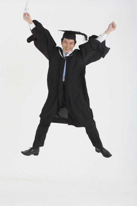 东方人,一个人,学生,跳,举,笑,微笑,露齿笑,竖图,室内,白天,白色背景,正面,亚洲,仅一个男性,仅一个人,文凭,半空,黄种人,仅一个年轻男性,托,摄影,流苏,影棚,证书,学士帽,毕业,学士服,学位证,学位证书,垂布,学士袍,男人,男性,年轻男性,亚洲人,举起,举手,举着,跳跃,向上举,向上伸,向上托,彩图,全身,影棚拍摄,拍摄