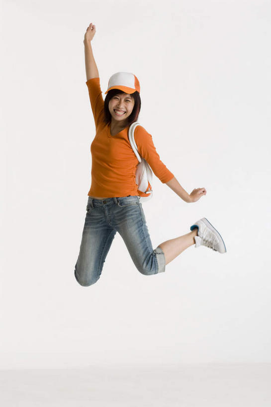 东方人,一个人,跳,举,竖图,室内,白天,白色背景,正面,兴奋,亚洲,仅一个年轻女性,仅一个女性,仅一个人,服装,半空,注视,休闲装,黄种人,衣服,观察,看,托,休闲,休闲服,摄影,服饰,影棚,欢快,观看,喜悦,察看,关注,欢腾,庆幸,年轻女性,女人,女性,亚洲人,举起,举手,举着,跳跃,向上举,向上伸,向上托,彩图,全身,影棚拍摄,高兴,欢乐,开心,愉快,拍摄