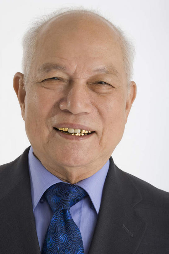 东方人,牙齿,一个人,商务人士,商务男性,站,笑,微笑,露齿笑,竖图,室内,特写,白天,白色背景,正面,衬衫,亚洲,仅一个男性,仅一个人,一排,套装,整齐,镶嵌,注视,黄种人,黄金,排列,观察,看,站着,仅一个老年男性,金色,摄影,影棚,观看,察看,队列,关注,商务装,工薪阶层,老年男性,男人,男性,亚洲人,齿,牙,牙龈,白领,上班族,站立,半身,彩图,影棚拍摄,衬衣,拍摄,金子